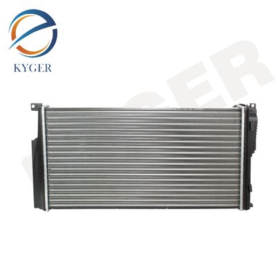 เครื่องทําความเย็นเครื่องยนต์ประสิทธิภาพสูง 17117618807 สําหรับ BMW F30